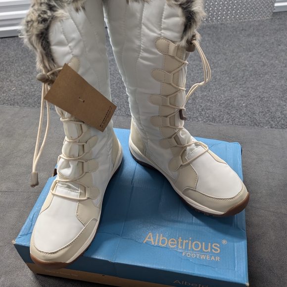 Women's White Winter Boots with Faux Fur - Picture 1 of 3